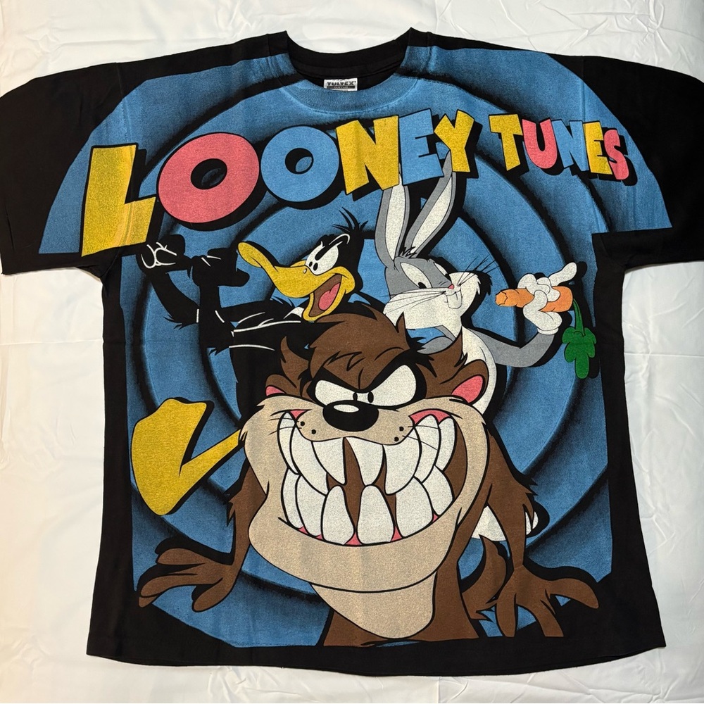 AOP Looney Tunes Black Graphic Tshirt XL